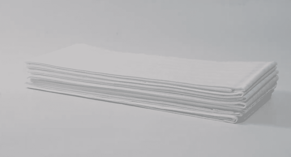 Одноразовая защитная бумажная простыня, водонепроницаемая, усиленная, трехслойная, с тиснением.